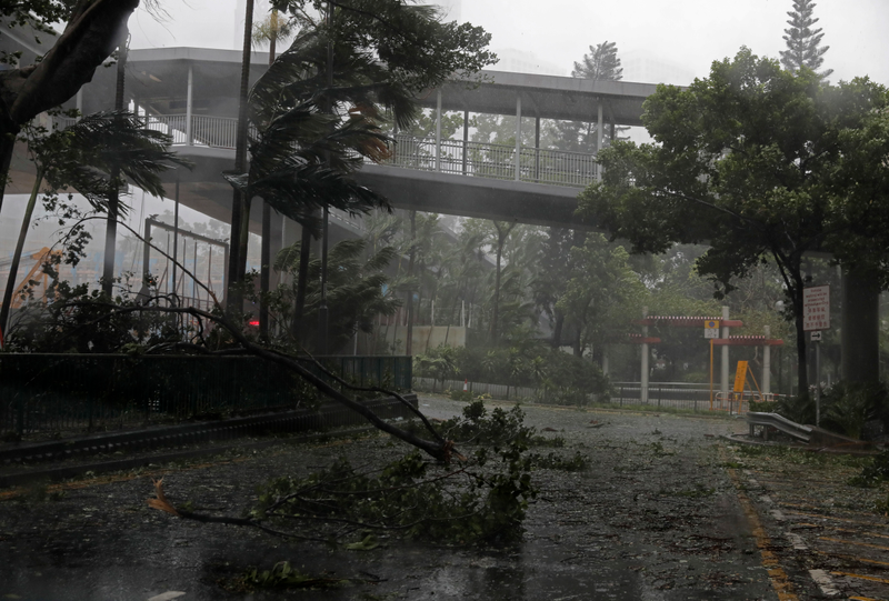 Illustration for article titled Caos y destrucción: así está siendo el paso del super ciclón Mangkhut en Hong Kong